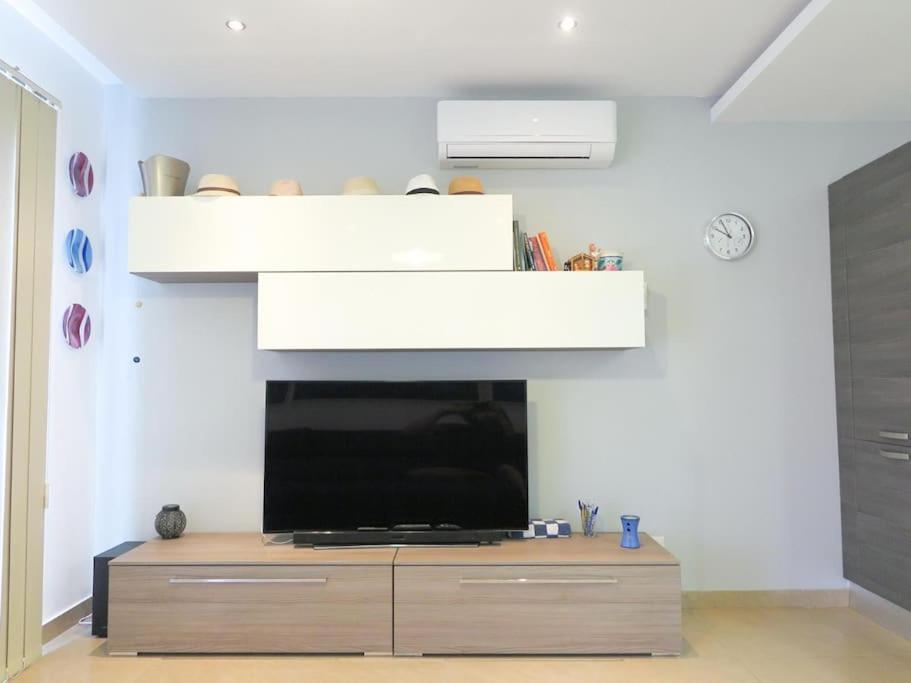 Seaside Serenity: Gem Apartament Mellieħa
